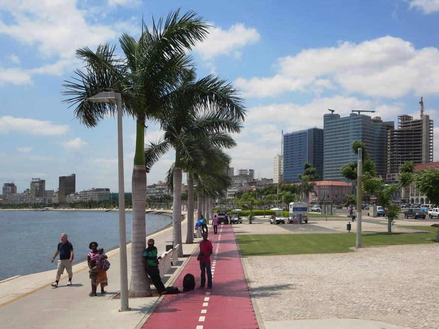 Largos e praças de Luanda